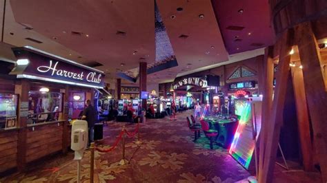 twin pine casino restaurant
